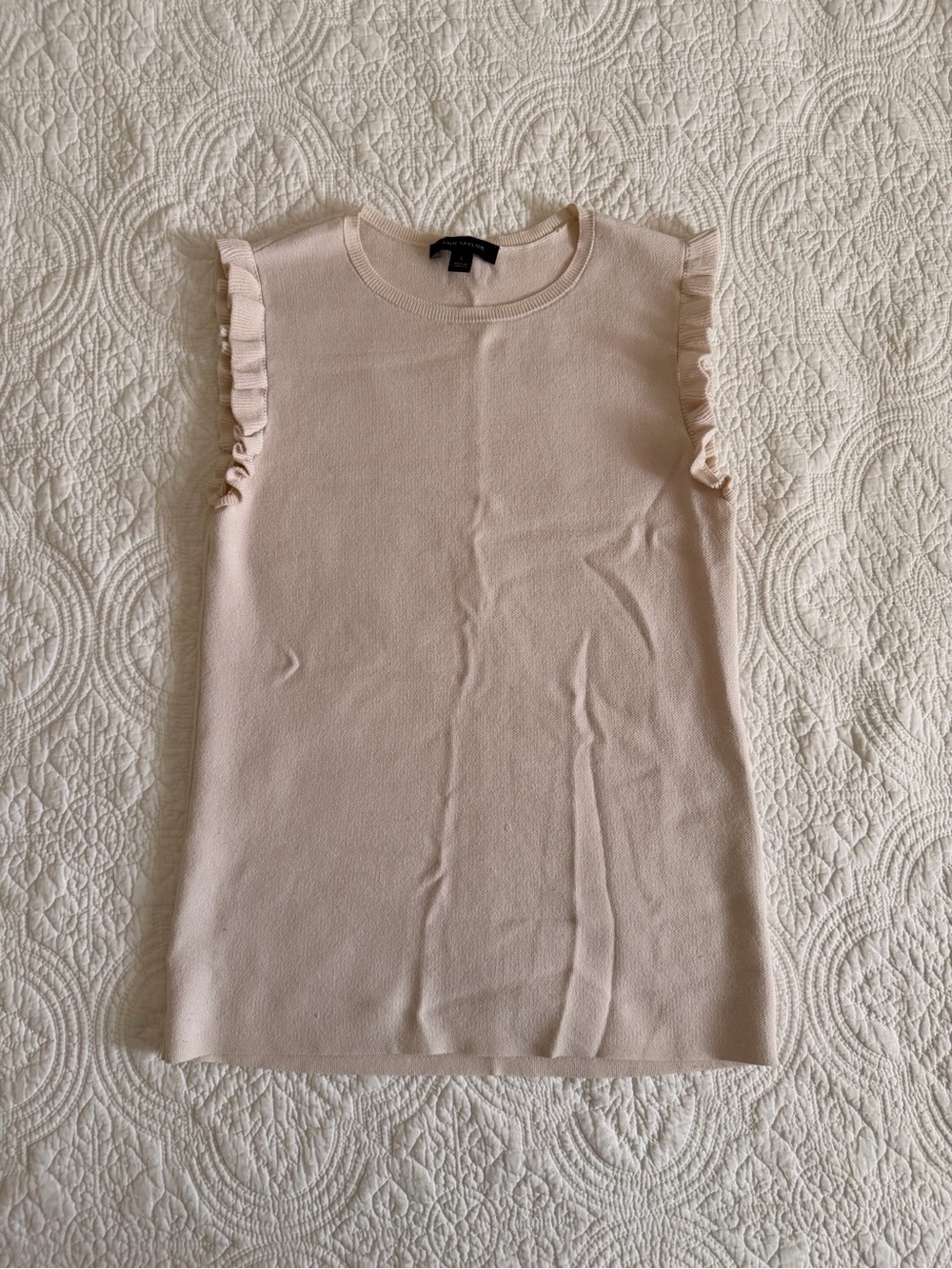 Ann Taylor Cream/White/Peach Knit Sleeveless Blouse Like New Size S High Quality